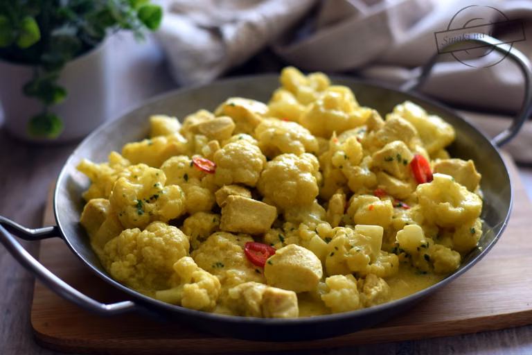Curry z kurczakiem i kalafiorem