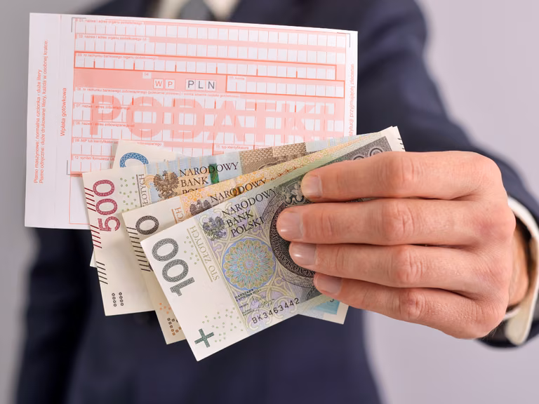 Darowizna od rodziców: Czy trzeba ją zgłaszać? Czy jest zwolniona z podatku?