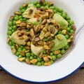 http://cookmagazine.pl/salatka-z-groszku-awokado-i-pistacji/