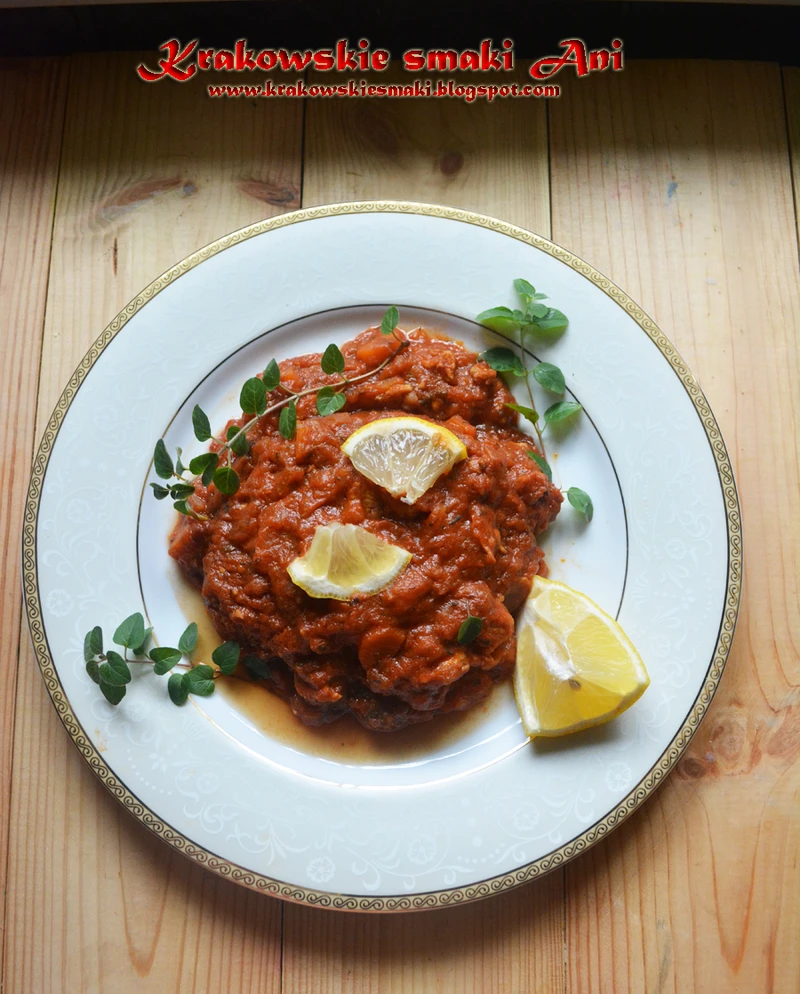 Indyk w marchewce i pomidorach