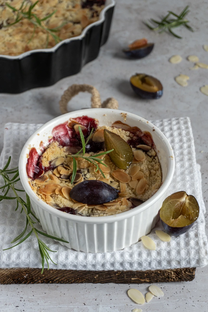 Crumble ze śliwkami i gruszką