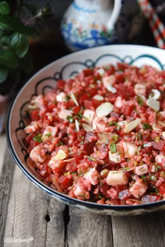 Kasza bulgur z pieczonymi burakami i serem korycińskim