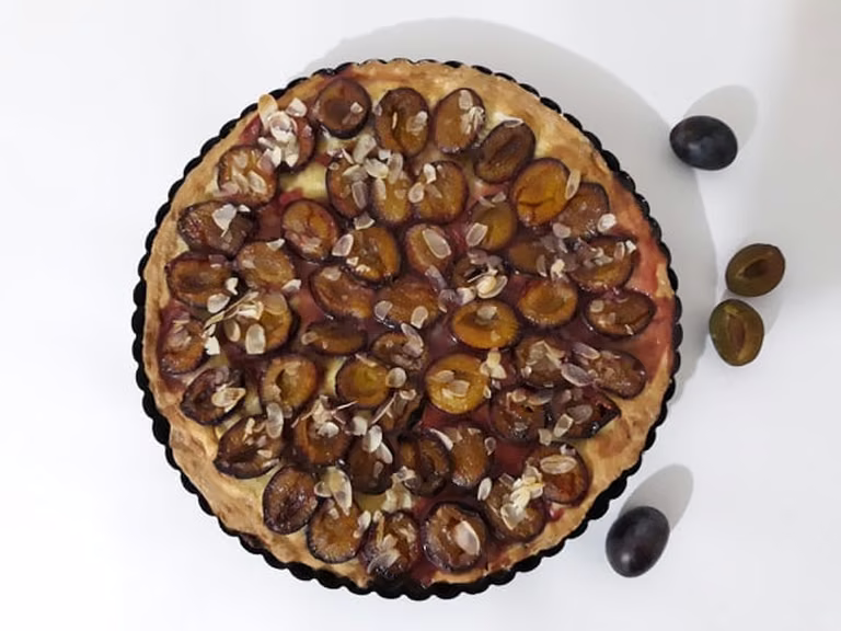 Tarta owsiana ze śliwkami