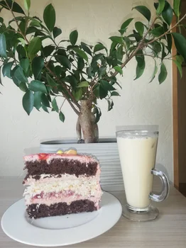 Tort kokosowo-truskawkowy
