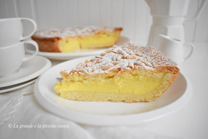 Włoska torta della nonna z kremem pasticcera
