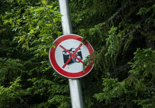 Polska wprowadza surowe regulacje: Zakaz dotyczący 25 tysięcy obiektów!