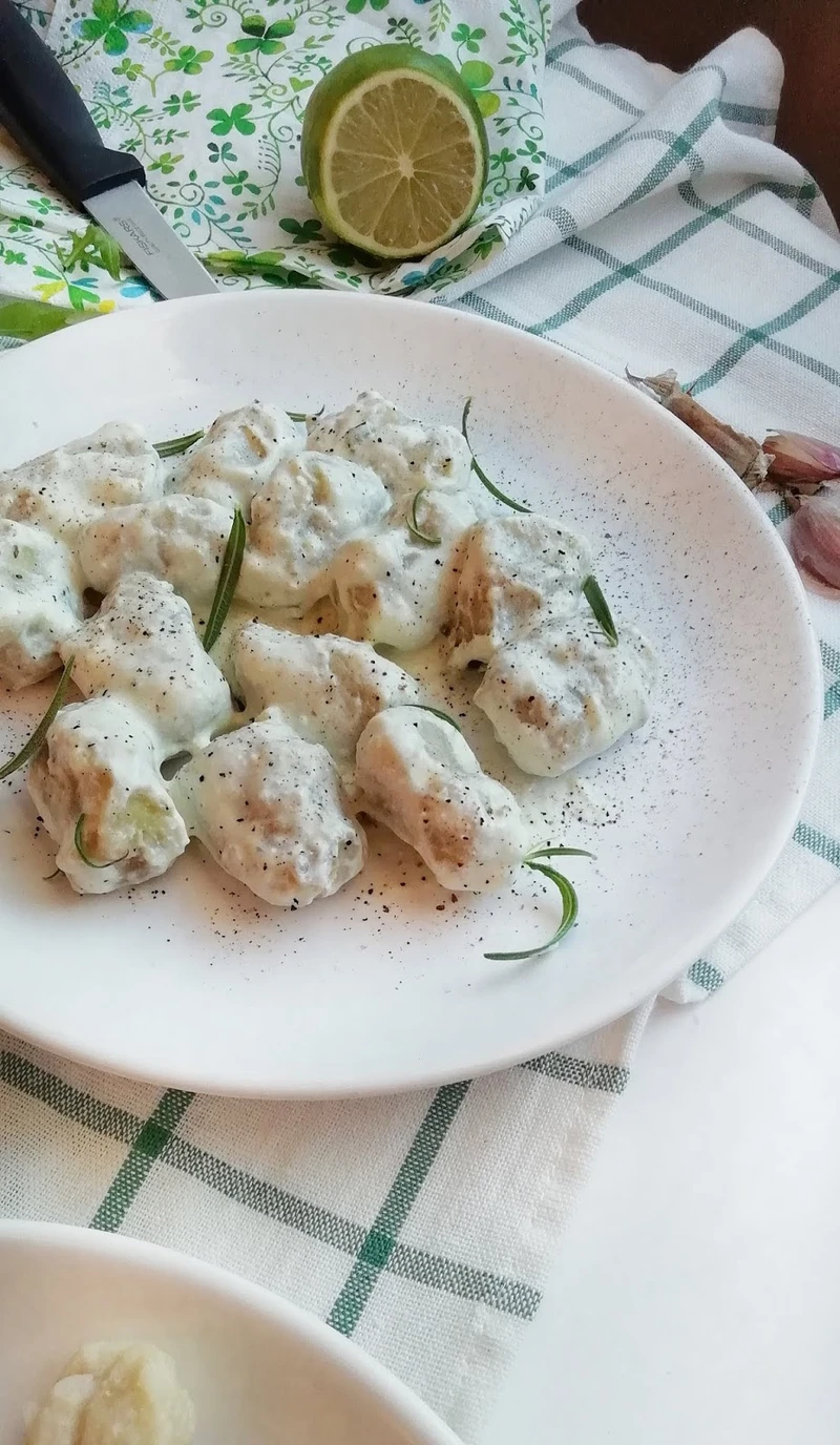 GNOCCHI W SOSIE LIMONKOWO-ROZMARYNOWYM