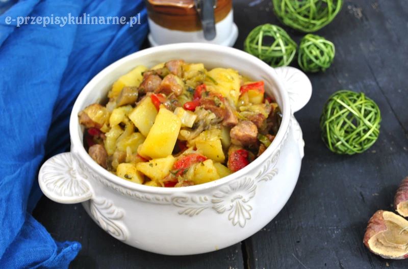 GARNEK CHŁOPSKI Z MŁODĄ KAPUSTĄ (274 KCAL)