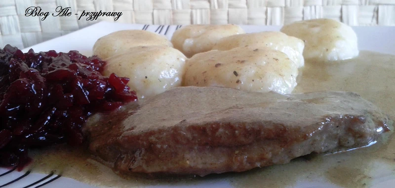 Bitki wołowe w sosie własnym z imbirem i curry