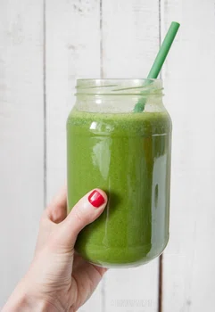 Zdrowy zielony koktajl