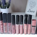 Swatche 44 pomadek i konturówek nude/brudny róż
