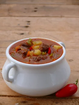 Zupa gulaszowa, która rozpali w tobie ogień!