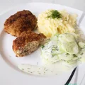 Kotlet mielony z mizerią