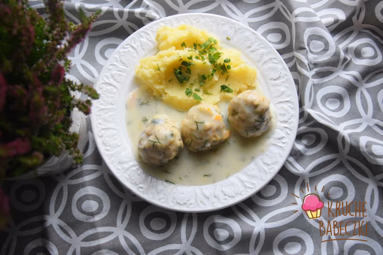 Pulpeciki drobiowe w sosie koperkowym