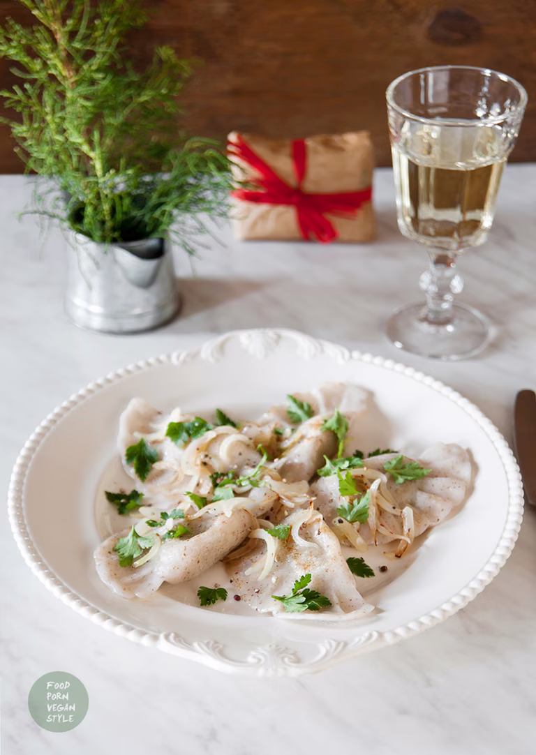 Bezglutenowe pierogi wegańskie z kapustą i grzybami