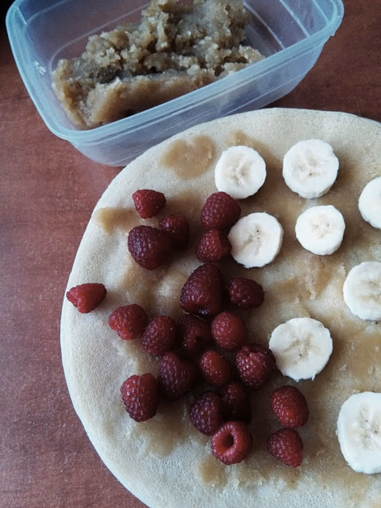 Healthy breakfast, czyli naleśnik z domowym masłem orzechowym!