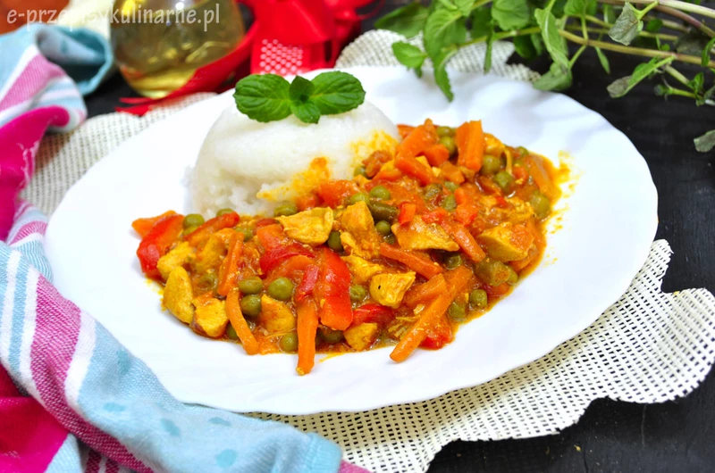 CURRY Z KURCZAKIEM I WARZYWAMI