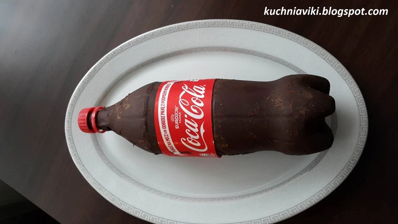 Ciasto w kształcie Cola Coli