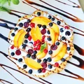 Gofry z bitą śmietaną i owocami