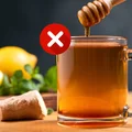 Dlaczego nie należy dodawać miodu do gorącej herbaty?