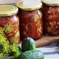 Sałatka z ogórków w pomidorowo- paprykowej ostrej zalewie