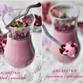 Galaretka jogurtowa z owocami granatu
