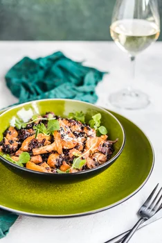 Risotto z kurkami i morelami z czarnym ryżem