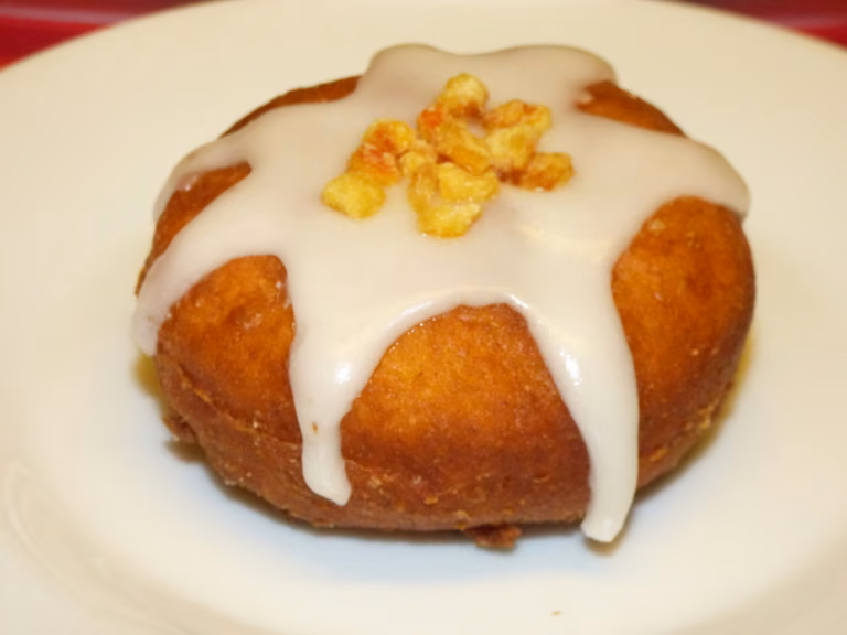 Pączki z marmoladą i lukrem z nutą pomarańczy