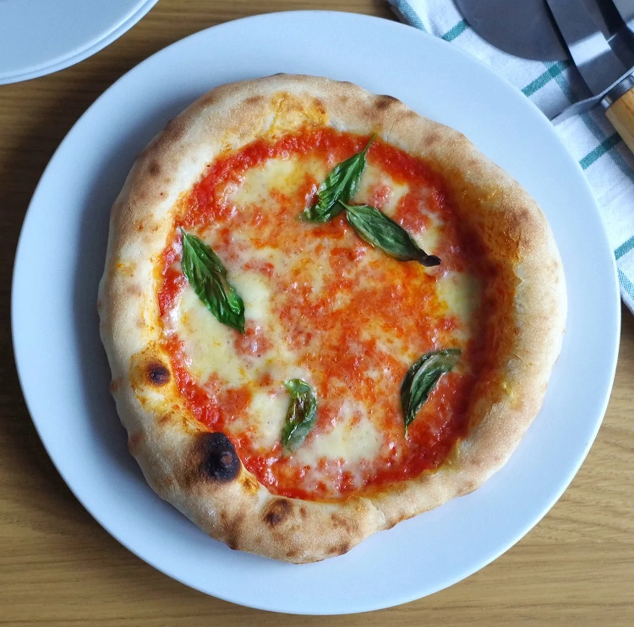 Pizza à la neapolitańska (z piekarnika)