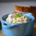 Pasta jajeczna z tuńczykiem i ogórkiem