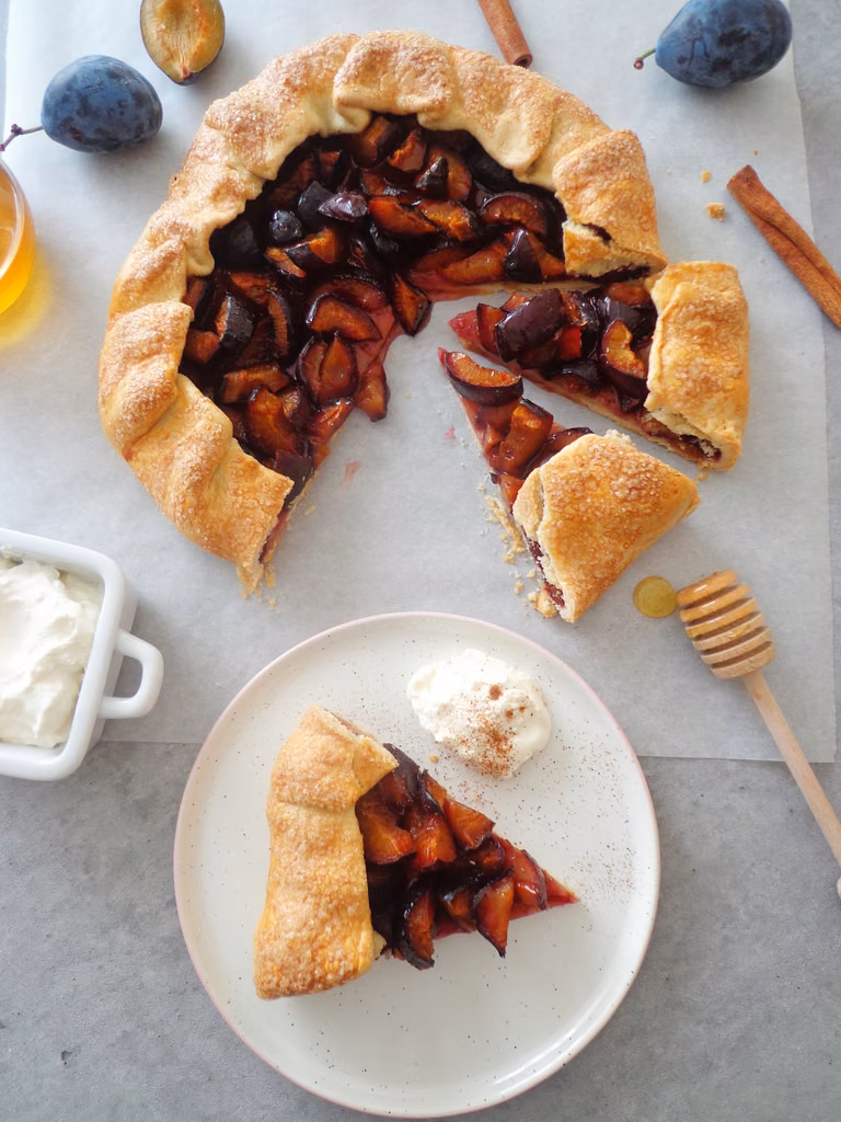 Galette ze śliwkami