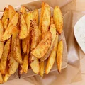 Pieczone ziemniaczki z sosem Tzatziki