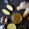 Naturalny sposób na przeziębienie: imbir, miód, czosnek, cytryna