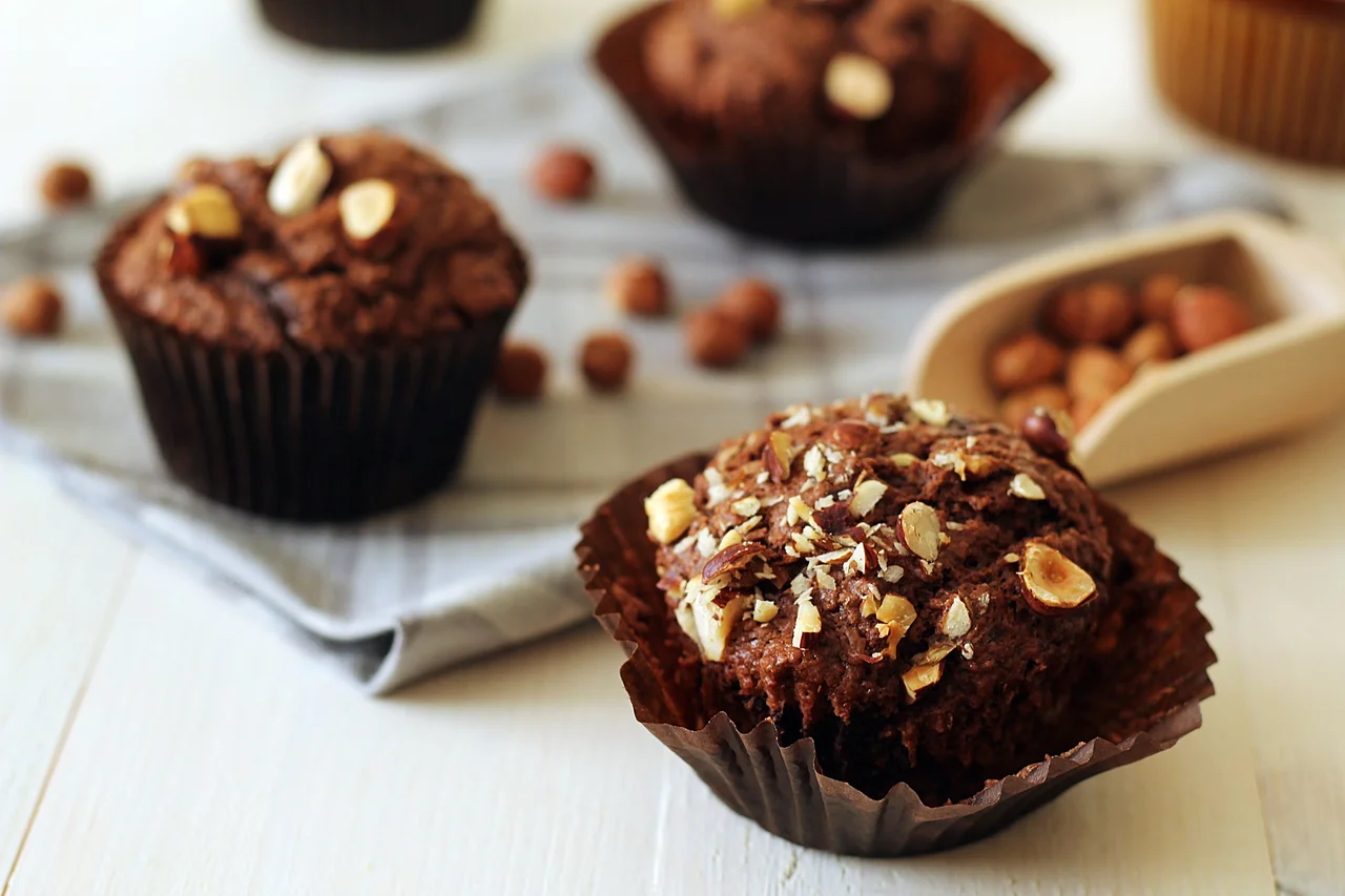 Muffiny podwójnie czekoladowe z orzechami laskowymi