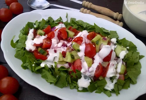 Sałatka z liści szpinaku