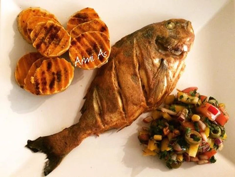 Pieczona dorada w jogurtowej marynacie