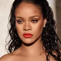 Rihanna pozwała swojego ojca! Wykorzystywał jej firmę i wizerunek