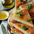 Chrupiąca focaccia z grilla – idealna przystawka! - Kolorowy Przepisownik
