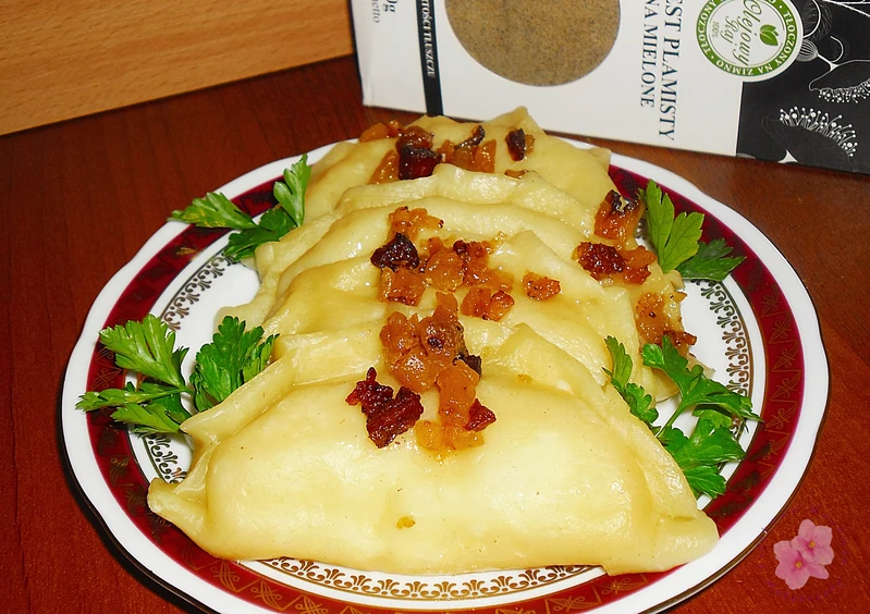 Pierogi ruskie z ostropestem
