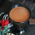 Domowa gorąca czekolada z cynamonem i imbirem