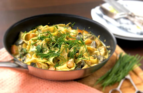 Pappardelle z leśnymi grzybami i dynią w sosie serowo-tymiankowym