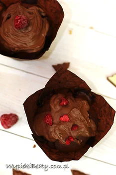 Mega babeczki czekoladowo-malinowe