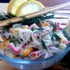 Fit: sałatka z surimi z lekki sosem jogurtowo- czosnkowym.