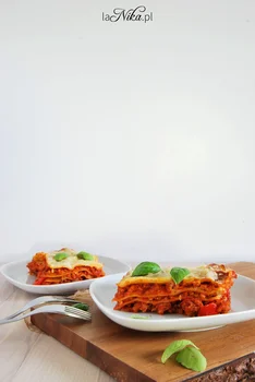 Lasagne z mięsem mielonym i sosem beszamelowym