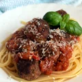 Spaghetti z klopsikami w pomidorowym sosie wg Jamiego Olivera