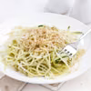 SPAGHETTI Z POMIDORKAMI, KABACZKIEM I PARMEZANEM