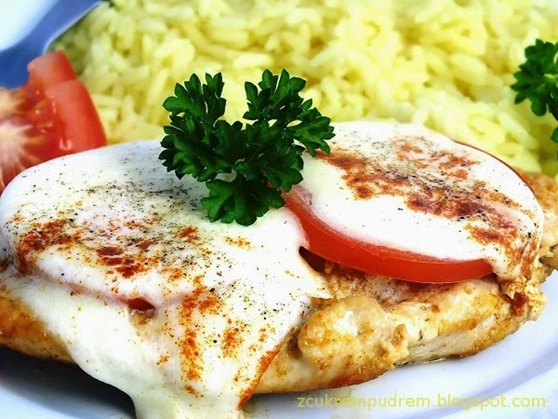 Filet z kurczaka zapiekany z mozzarellą