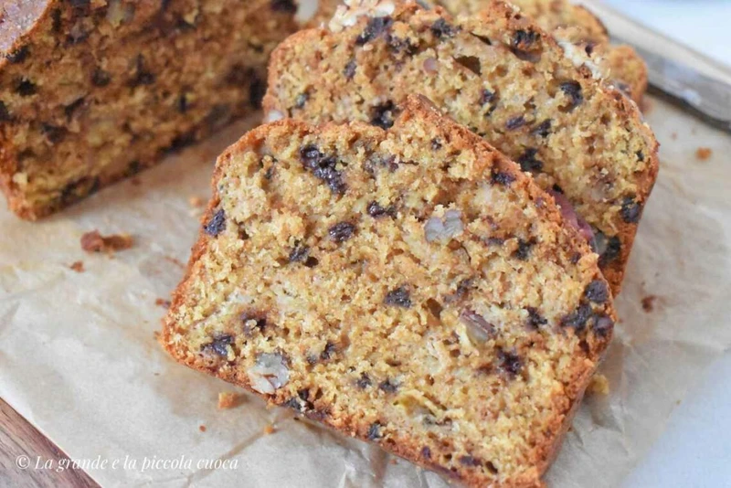 Chlebek bananowy z czekoladą i orzechami