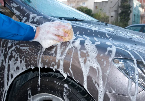Dzień Mycia Samochodów: Jak Skutecznie i Ekologicznie Dbać o Czystość Swojego Pojazdu