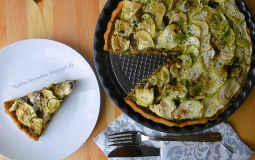 Tarta z mięsem mielonym, pieczarkami i cukinią